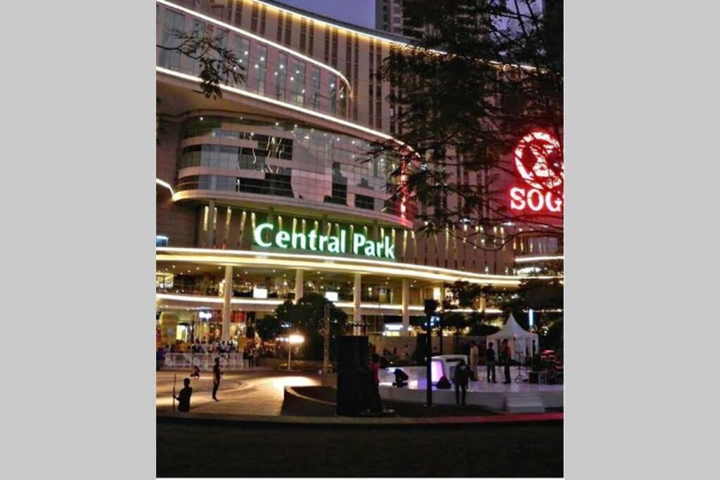 1 Bedroom Apartment Near Central Park Mall Джакарта Екстер'єр фото